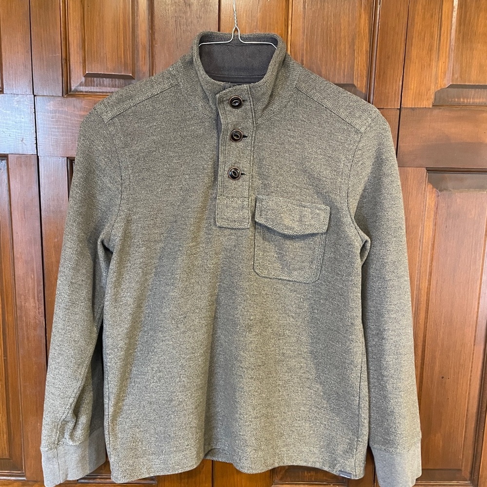 Vintage Eddie Bauer Henley Neck Men’s Gray Pullover Sweater Size Medium.